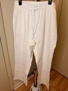 Women’s Woman Within Size 18/20
White Drawstring Casual Pants wide leg